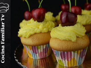Cupcakes de cereza con buttercream de queso y merengue l Cocina familiar TV